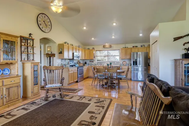 $800,000 | 9177 Brill Road, Emmett, ID 83617