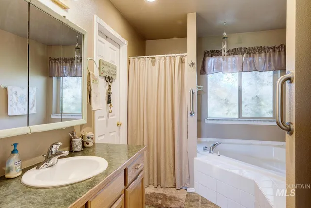 $800,000 | 9177 Brill Road, Emmett, ID 83617