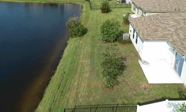 a view of a yard with a house