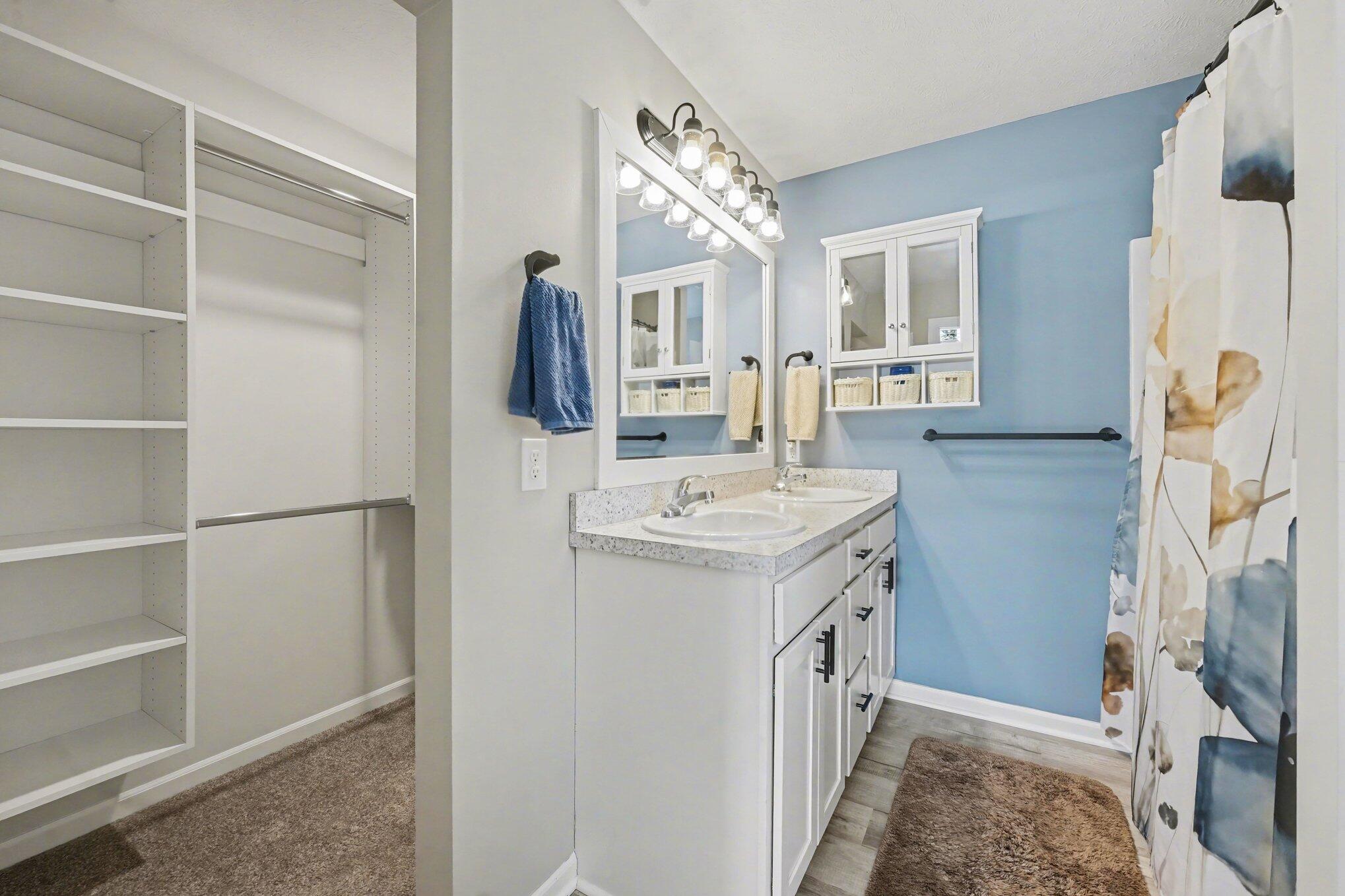 7450 19 Mile Road Northeast Cedar Springs, MI 49319 - Photo 12 of 34 En Suite!