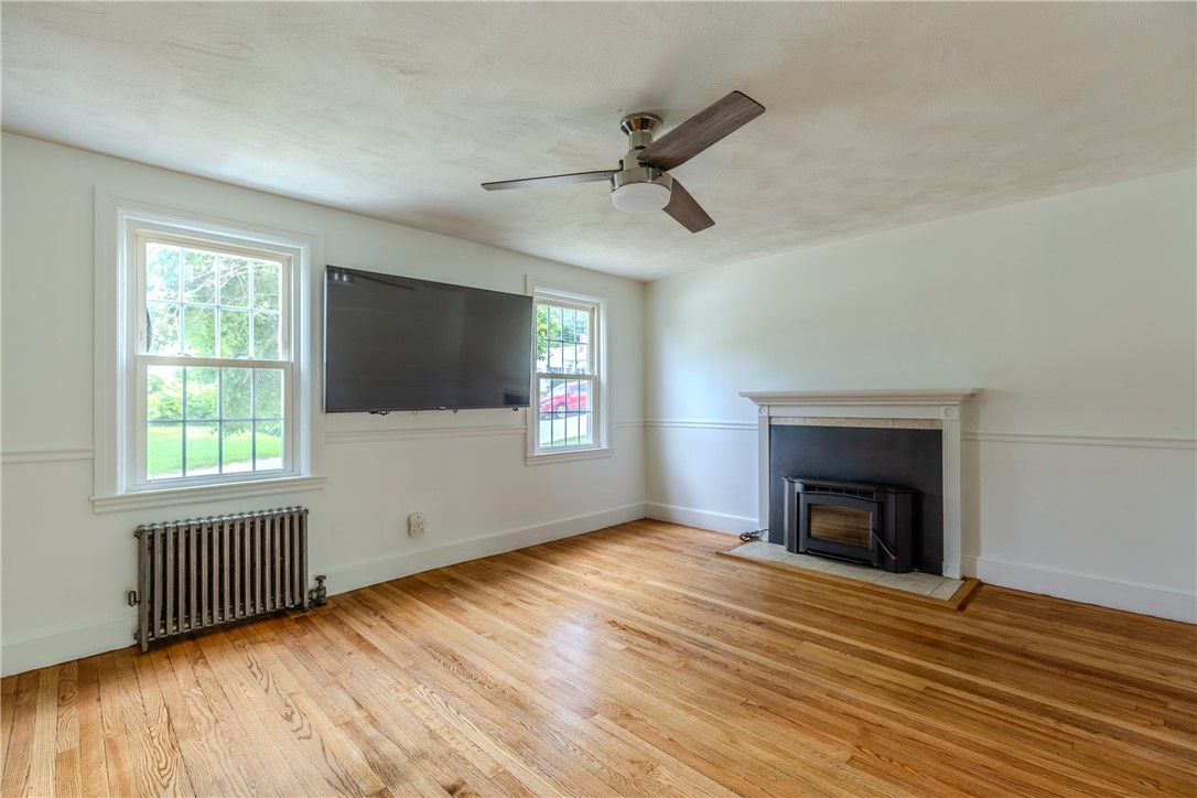 116 Fairfield Road Cranston, RI 02910 - Photo 3 of 22 Gallery Image 3