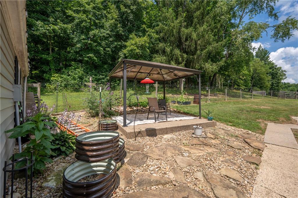 492 Mapletown Road Garards Fort, PA 15334 - Photo 7 of 26