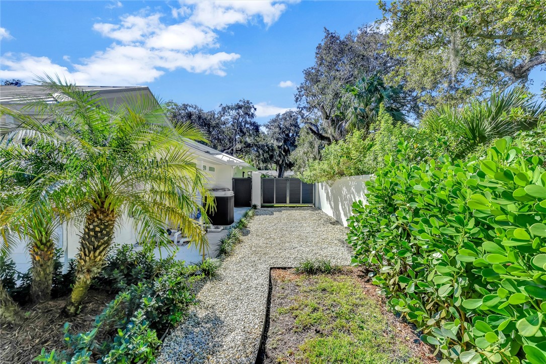 525 Banyan Road Vero Beach, FL 32963 - Photo 34 of 36 a backyard of a house with lots of green space