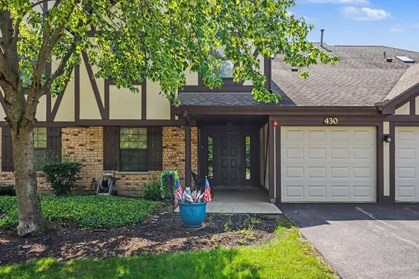 $259,900 | 430 Elizabeth Drive, Unit 2C, Wood Dale, IL 60191