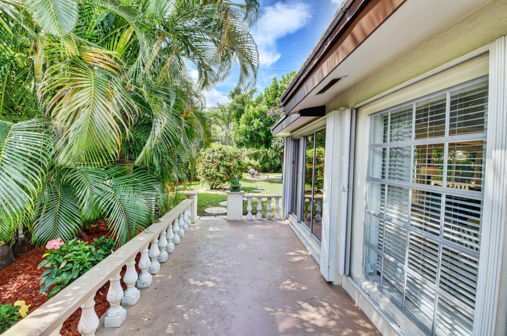 700 Southwest 5th Street Boca Raton, FL 33486 - Photo 32 of 32 Side Yard