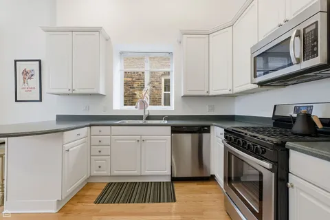 $649,500 | 2833 North Burling Street, Unit 3N, Chicago, IL 60657