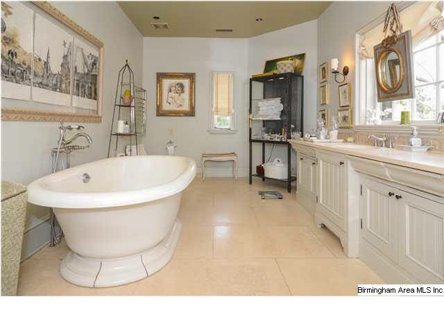 2704 Woodridge Road Birmingham, AL 35223 - Photo 26 of 31