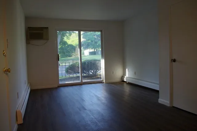 $2,400 | 81 High Street, Unit 10, Amesbury, MA 01913