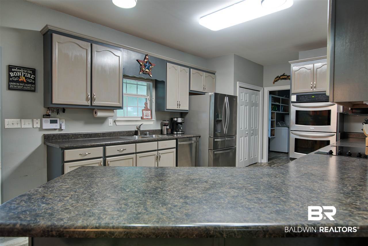 8255 Dixon Road, Unit A Bay Minette, AL 36507 - Photo 13 of 47 Breakfast Bar