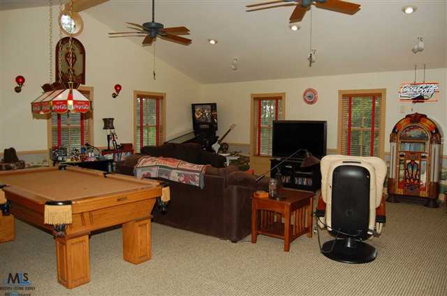 30940 Armada Ridge Road Richmond, MI 48062 - Photo 7 of 30 31106966-6.JPG