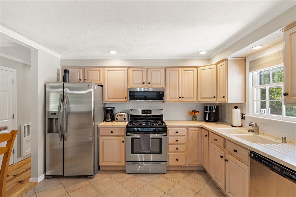 12 Patti Lane Maynard, MA 01754 - Photo 13 of 33