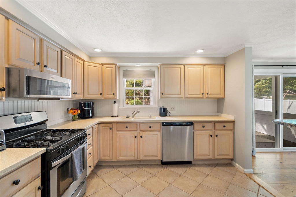 12 Patti Lane Maynard, MA 01754 - Photo 15 of 33