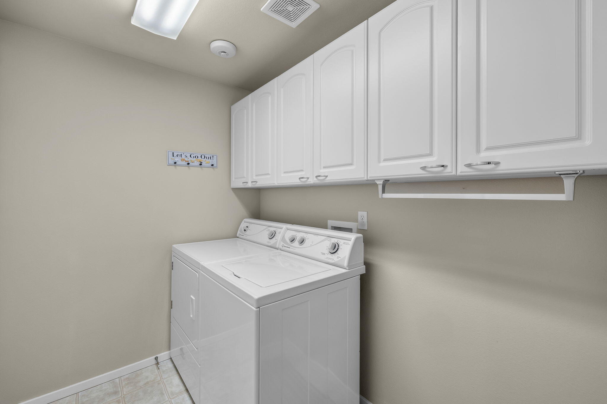 3626 Southwest 29th Street Redmond, OR 97756 - Photo 22 of 31 laundry/mud room