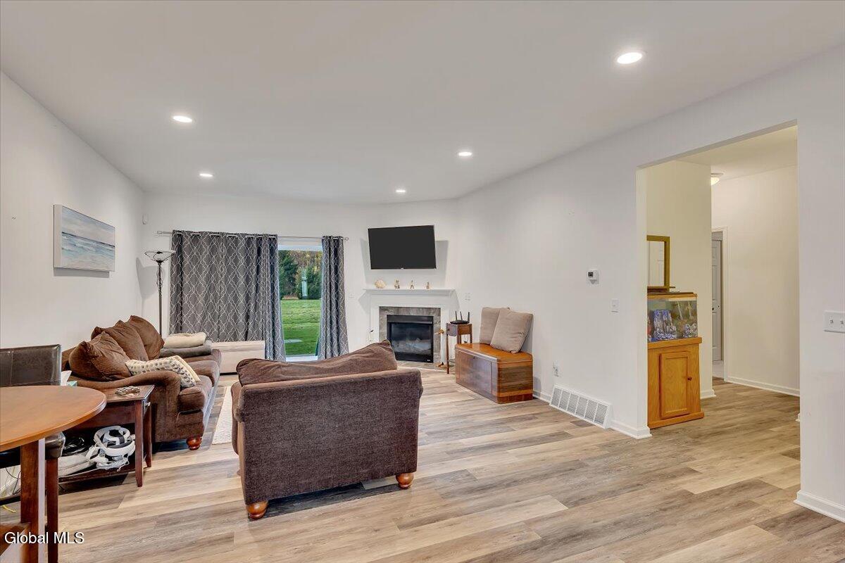 21 David Drive Bethlehem, NY 12077 - Photo 11 of 27 04-P1592408