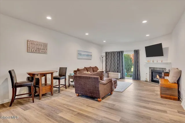 $389,900 | 21 David Drive, Bethlehem, NY 12077