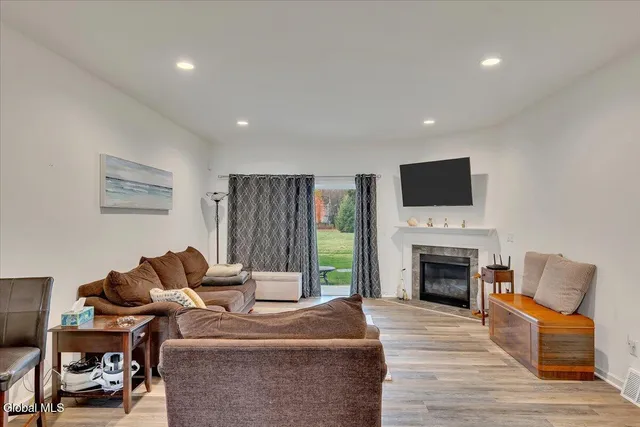 $389,900 | 21 David Drive, Bethlehem, NY 12077