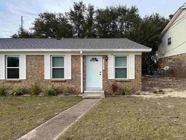 $1,300 | 3222 Redwood Lane, Gulf Breeze, FL 32563