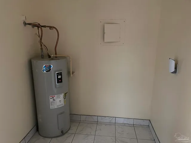 $1,300 | 3222 Redwood Lane, Gulf Breeze, FL 32563