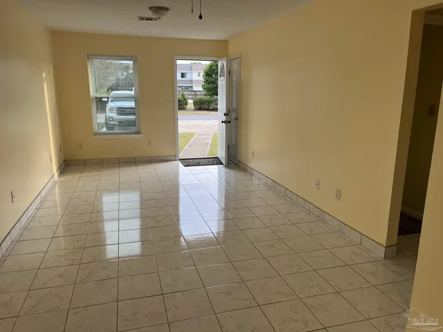 $1,300 | 3222 Redwood Lane, Gulf Breeze, FL 32563