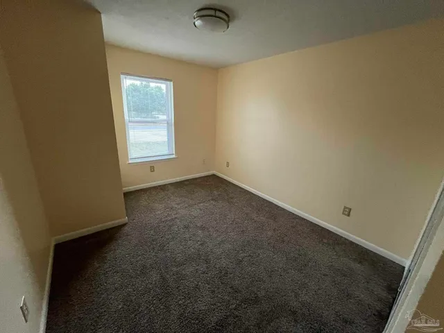 $1,300 | 3222 Redwood Lane, Gulf Breeze, FL 32563