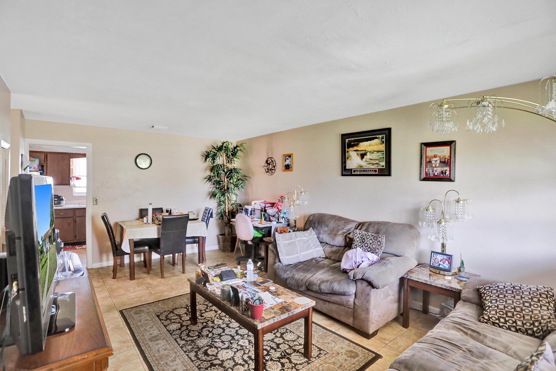 591 Silver Beach Road Riviera Beach, FL 33403 - Photo 4 of 29 G87A4075