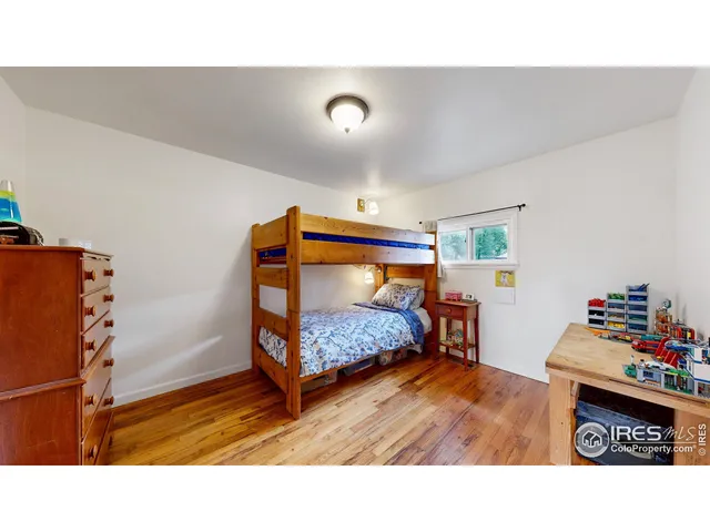 a black and white photo of a living room