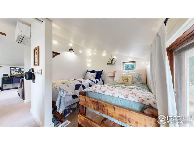 a view of backyard of the house