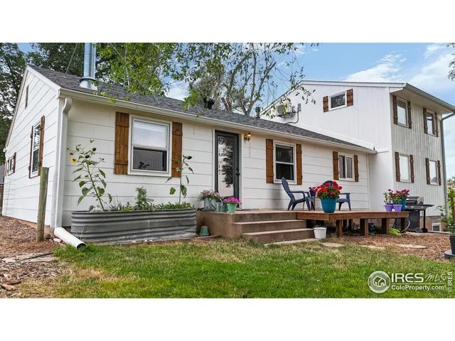 a outdoor view with a sitting space