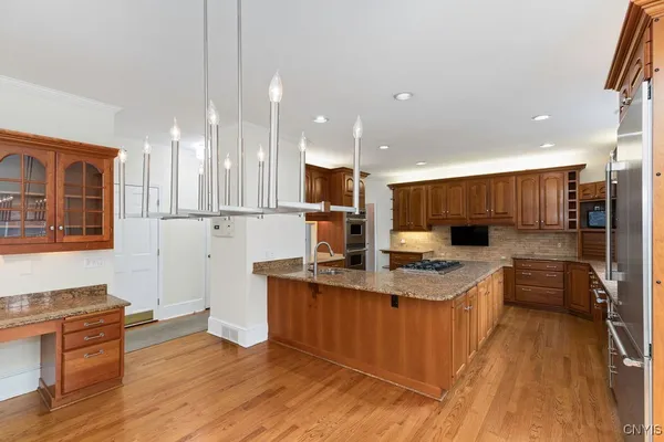 $974,900 | 7111 Thorntree Hill Drive, De Witt, NY 13066