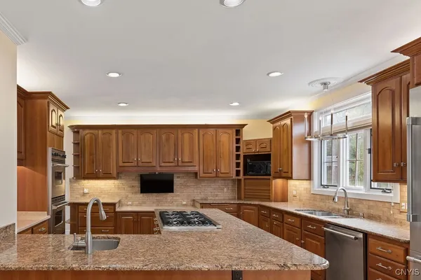 $974,900 | 7111 Thorntree Hill Drive, De Witt, NY 13066