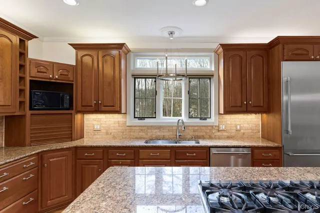 $999,900 | 7111 Thorntree Hill Drive, De Witt, NY 13066