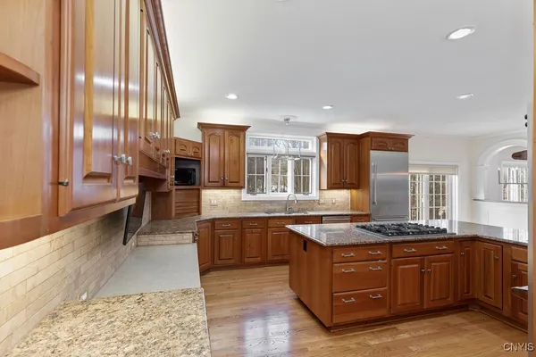 $974,900 | 7111 Thorntree Hill Drive, De Witt, NY 13066