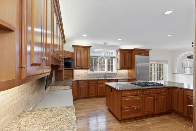 $999,900 | 7111 Thorntree Hill Drive, De Witt, NY 13066