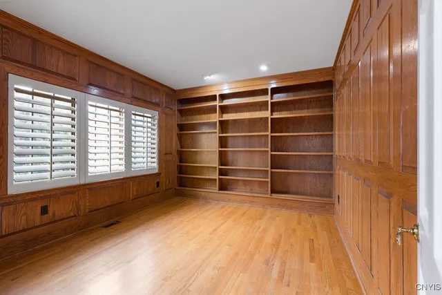 $999,900 | 7111 Thorntree Hill Drive, De Witt, NY 13066