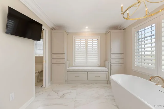 $999,900 | 7111 Thorntree Hill Drive, De Witt, NY 13066