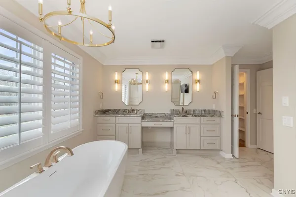 $974,900 | 7111 Thorntree Hill Drive, De Witt, NY 13066