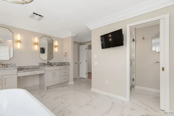 $974,900 | 7111 Thorntree Hill Drive, De Witt, NY 13066