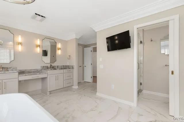 $999,900 | 7111 Thorntree Hill Drive, De Witt, NY 13066