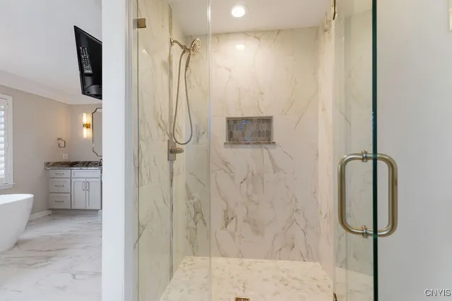 $999,900 | 7111 Thorntree Hill Drive, De Witt, NY 13066