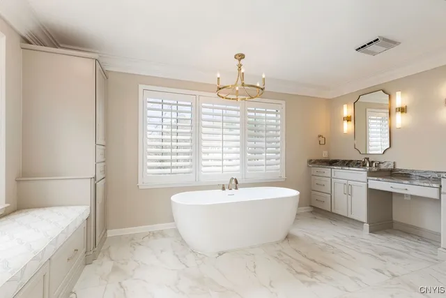 $999,900 | 7111 Thorntree Hill Drive, De Witt, NY 13066