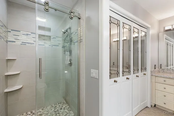 $974,900 | 7111 Thorntree Hill Drive, De Witt, NY 13066