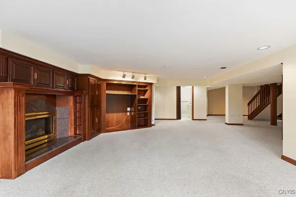 $974,900 | 7111 Thorntree Hill Drive, De Witt, NY 13066
