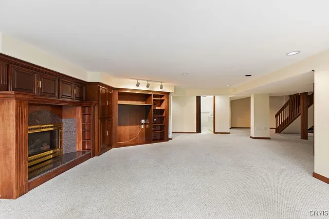 $999,900 | 7111 Thorntree Hill Drive, De Witt, NY 13066