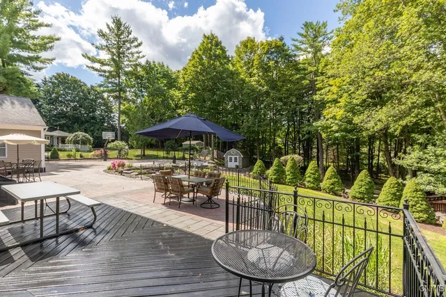 $999,900 | 7111 Thorntree Hill Drive, De Witt, NY 13066