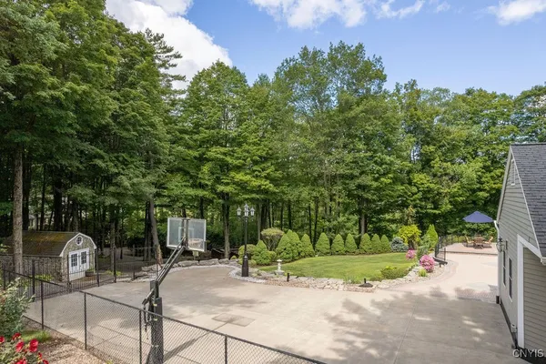 $974,900 | 7111 Thorntree Hill Drive, De Witt, NY 13066