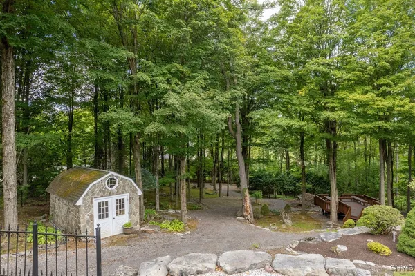 $974,900 | 7111 Thorntree Hill Drive, De Witt, NY 13066