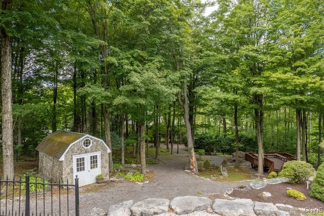 $999,900 | 7111 Thorntree Hill Drive, De Witt, NY 13066