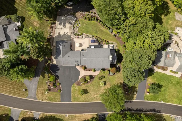 $999,900 | 7111 Thorntree Hill Drive, De Witt, NY 13066