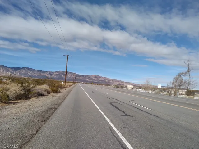 a view of a house with a dry yard