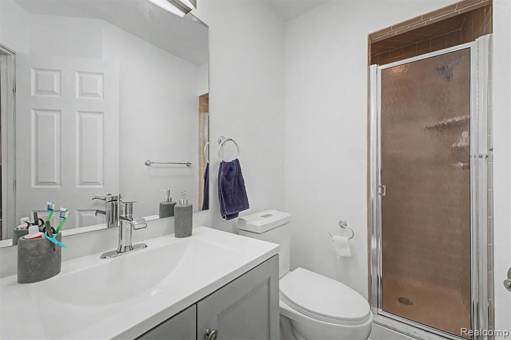 816 North Beech Daly Road Dearborn Heights, MI 48127 - Photo 18 of 47